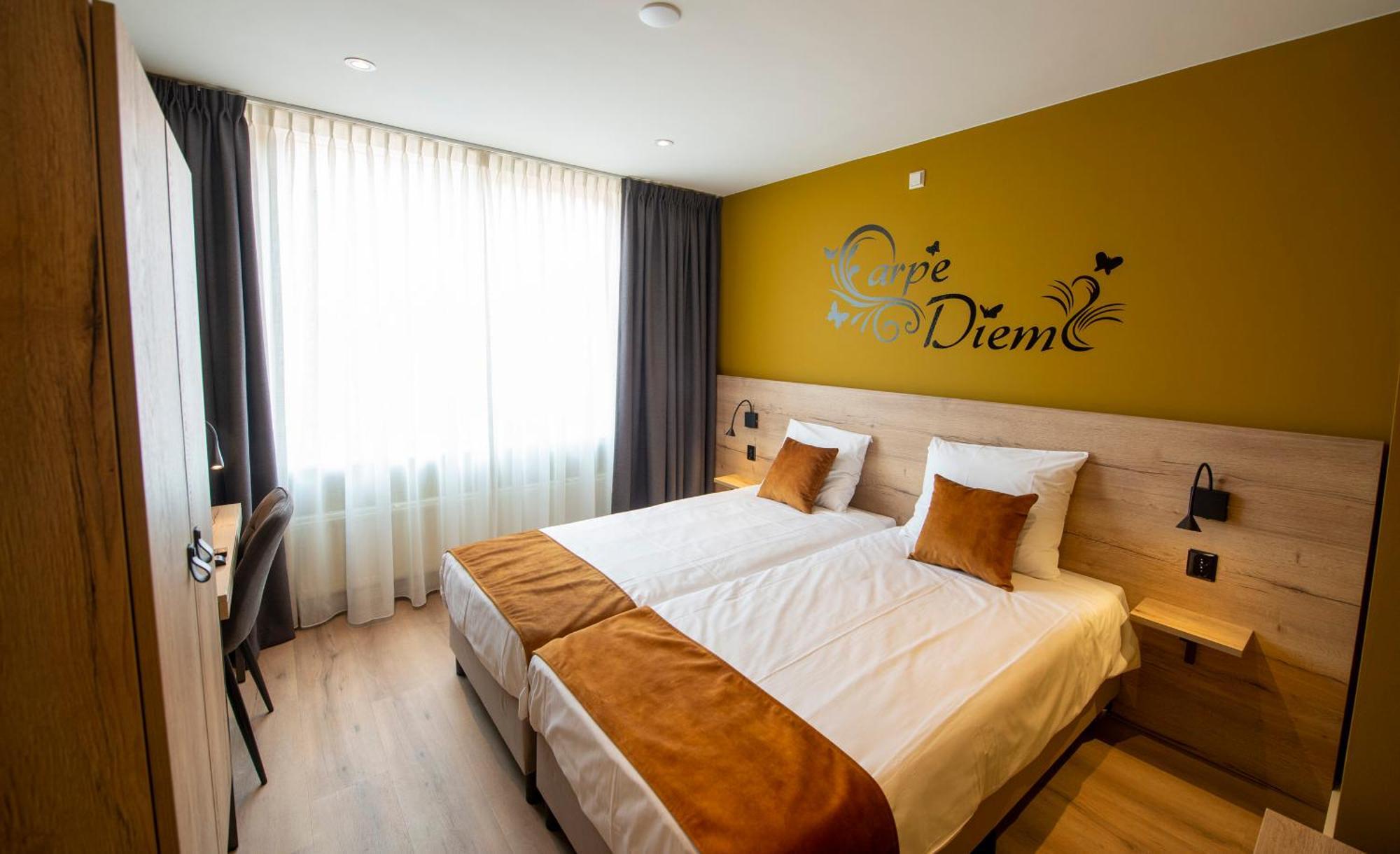 Hotel Onder De Linden Роден Екстер'єр фото