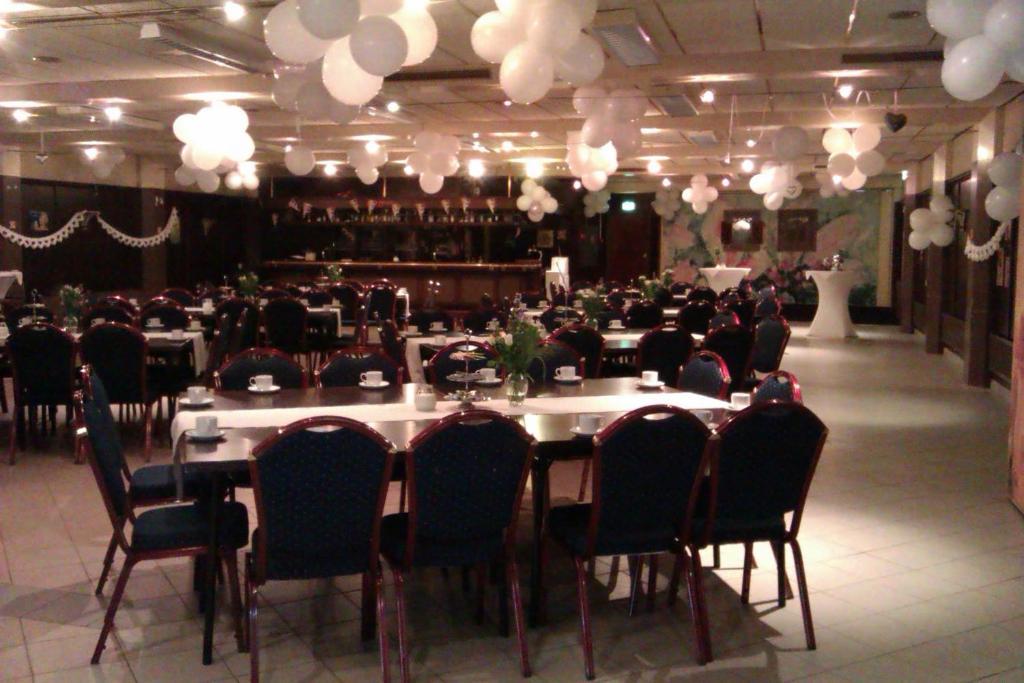 Hotel Onder De Linden Роден Екстер'єр фото